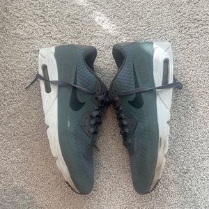 Men's Nike Air Max 90 in Grey